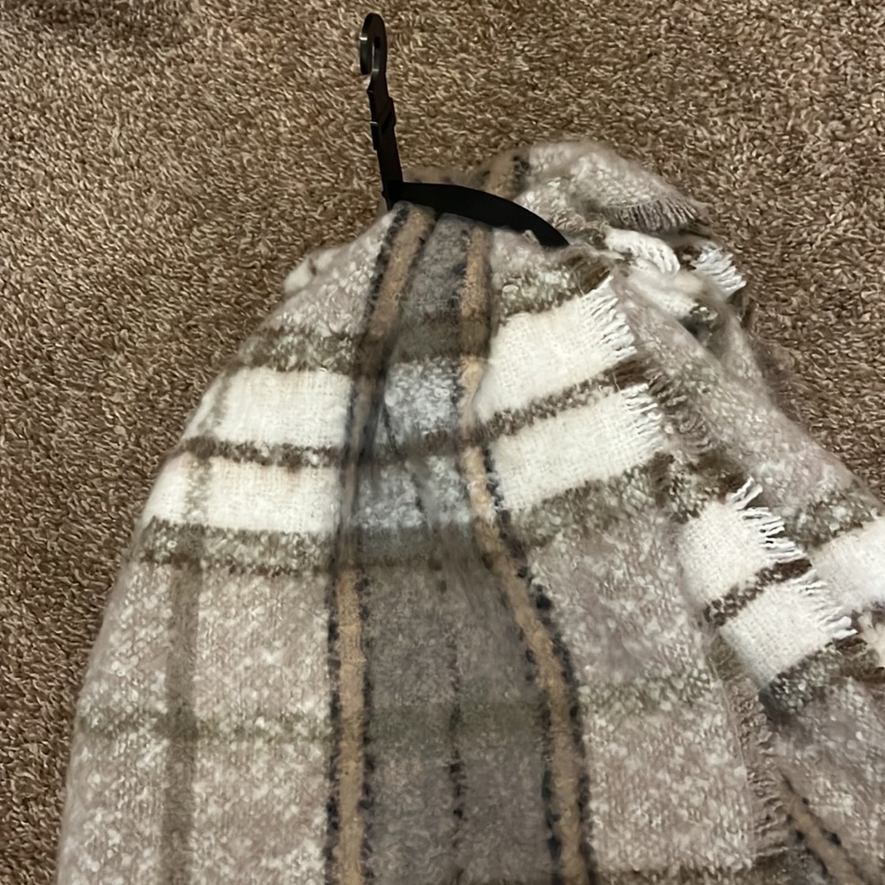 Oblong Scarf - Picture 4 of 4